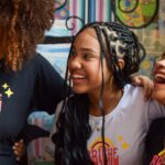 “Menina não é mulher”: ONG Meninas que Brilham realiza intervenção cultural pelo direito à infância