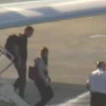 Flávio Bolsonaro chega a Miami com a família após deixar o Brasil