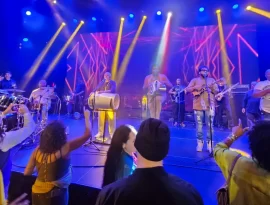 apresentacao_em_nova_york_do_grupo_fundo_de_quintal_230325